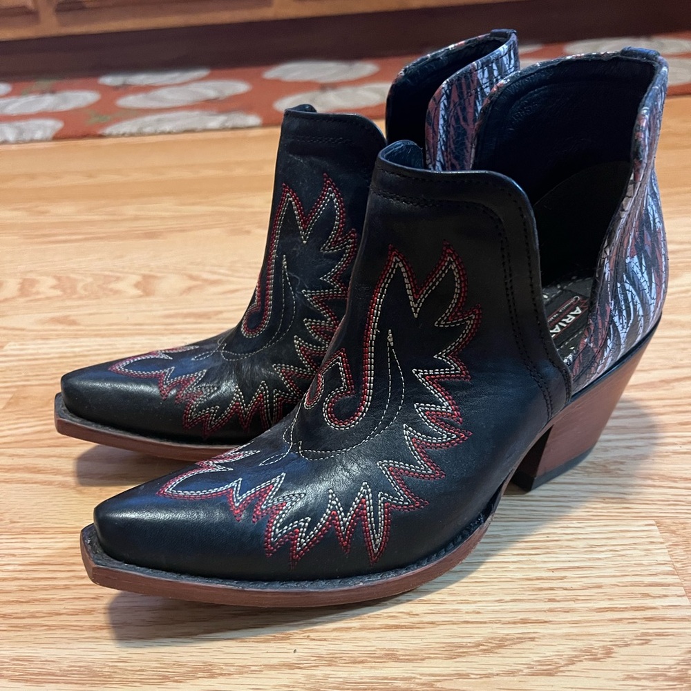 ❣️Ariat Dixon Booties❣️